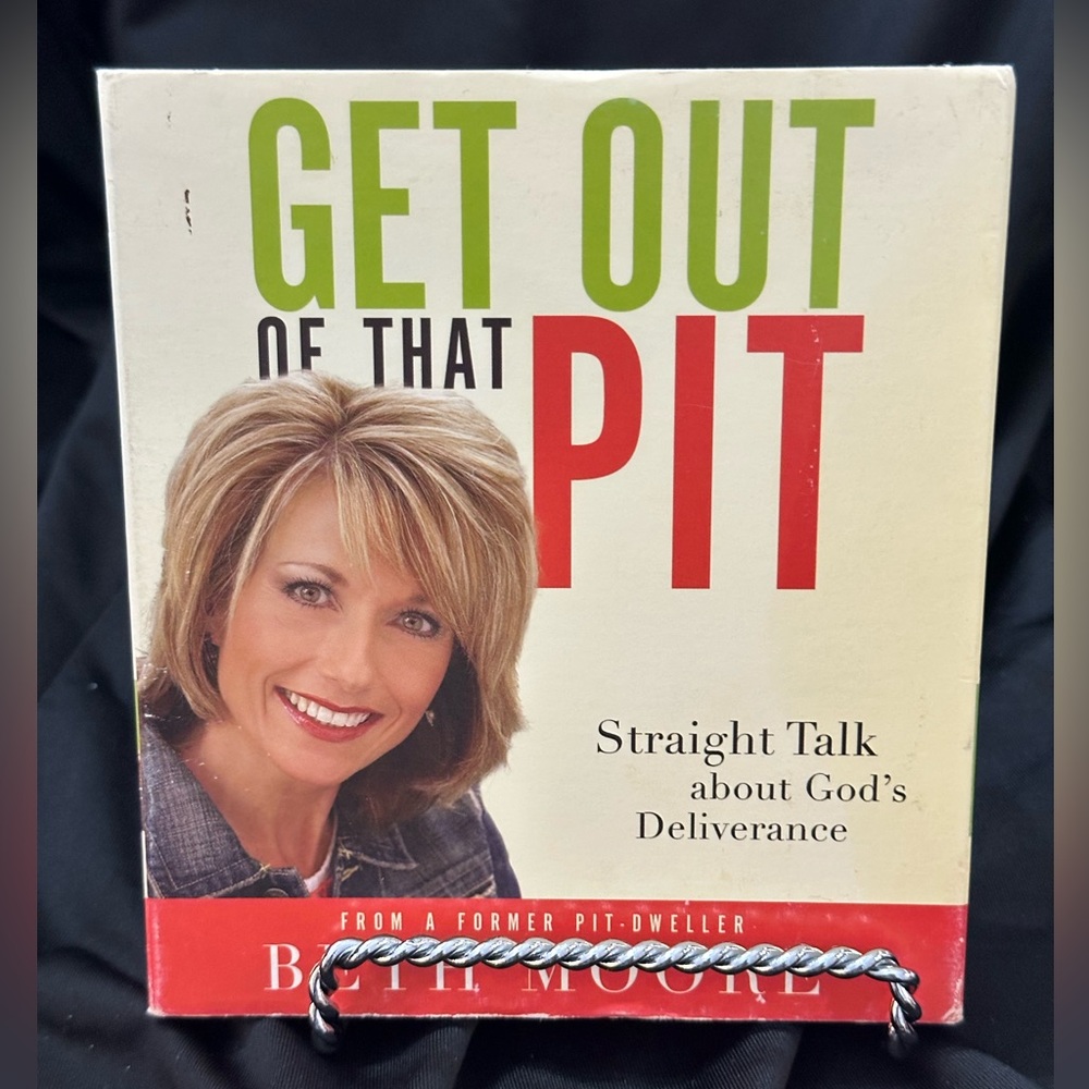 Beth Moore - Get Out of That Pit: Straight Talk about God's Deliverance - 4 CDs